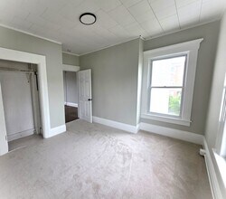 357 Central St, Unit #2 in Manchester, NH - Building Photo - Building Photo