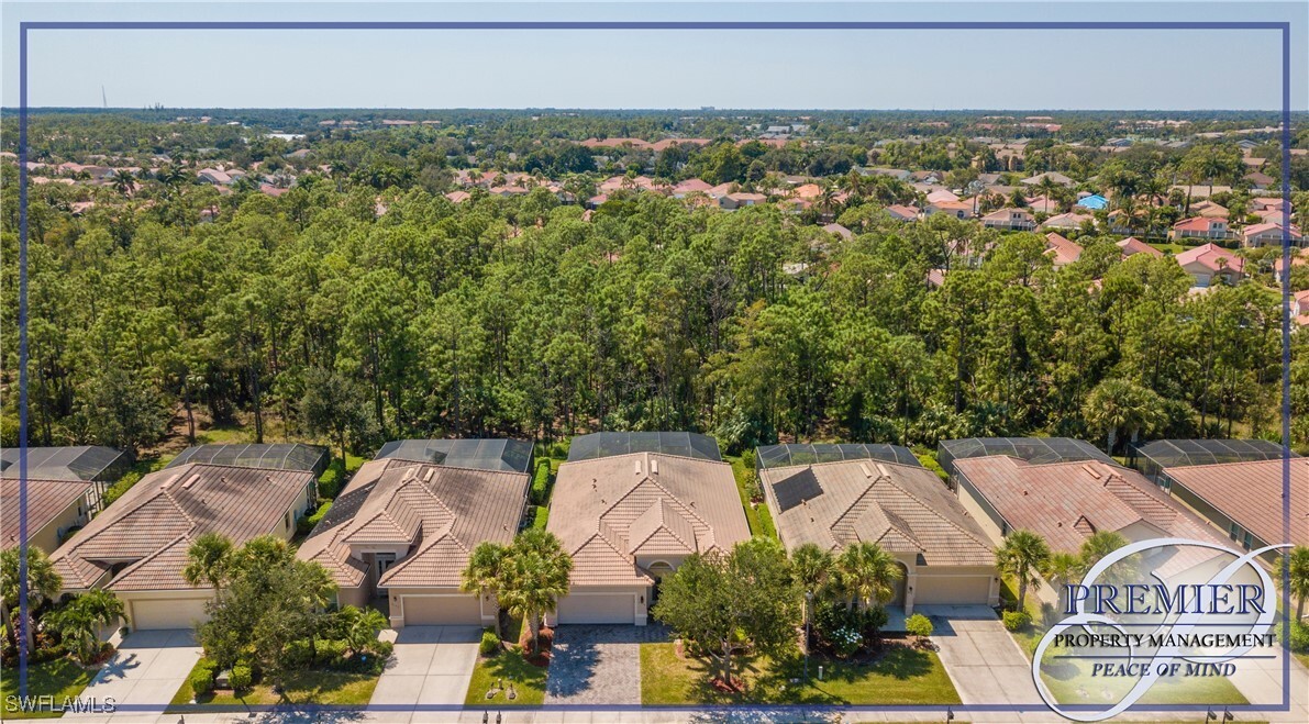 8198 Valiant Dr in Naples, FL - Foto de edificio