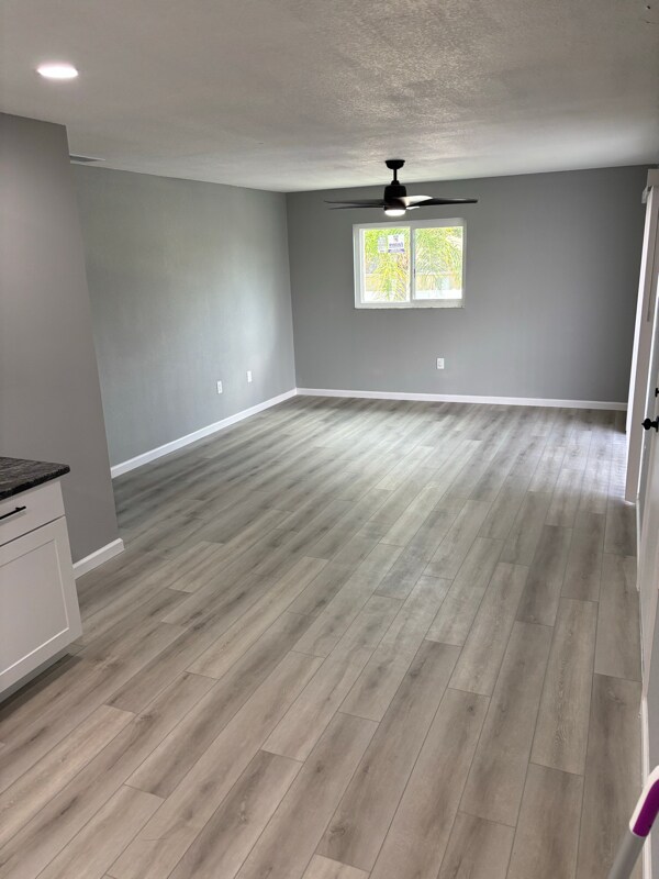 460 Base Ave E in Venice, FL - Building Photo - Building Photo