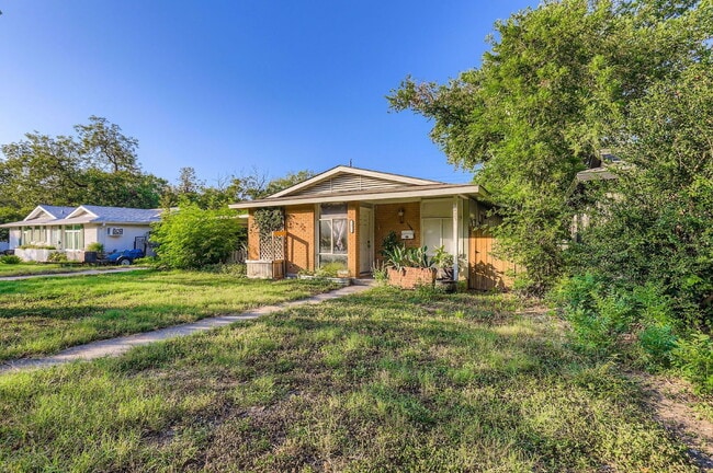 property at 1423 Westmoor Dr