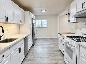 912 Palm Ave in Redwood City, CA - Foto de edificio - Building Photo