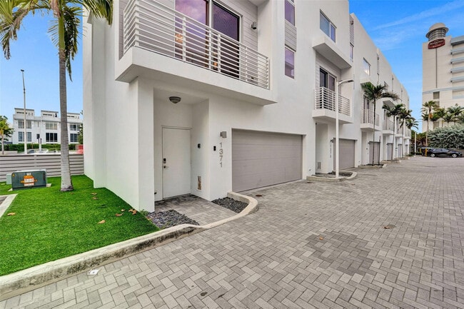 1371 N Ocean Blvd in Pompano Beach, FL - Building Photo - Building Photo