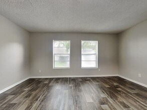 4826 E 97th Ave in Tampa, FL - Building Photo - Building Photo