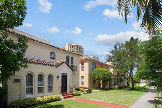 114 Menores Ave in Coral Gables, FL - Building Photo - Building Photo