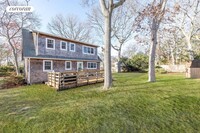 10 Anderson Rd in Hampton Bays, NY - Foto de edificio - Building Photo