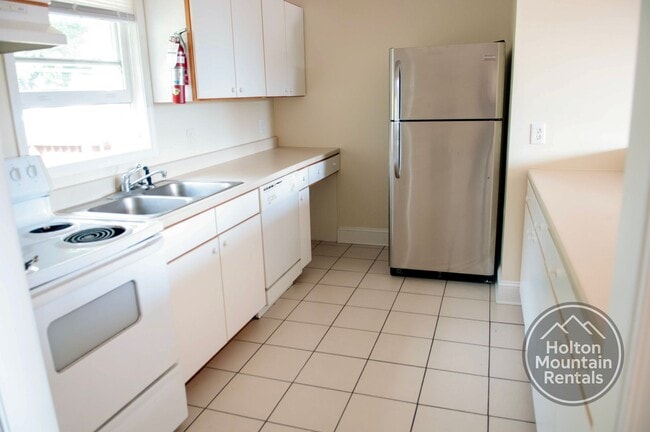 123 Darby Ct in Boone, NC - Building Photo - Building Photo