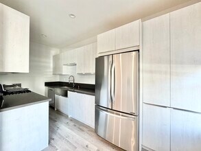 141 N Swall Dr in West Hollywood, CA - Building Photo - Building Photo