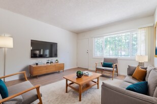 1241 E 15th St in Long Beach, CA - Building Photo