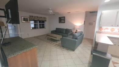1624 NE Orion St in Jensen Beach, FL - Building Photo - Building Photo