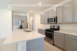 5871 Bungalow Grove Ct in Palmetto, FL - Building Photo - Building Photo