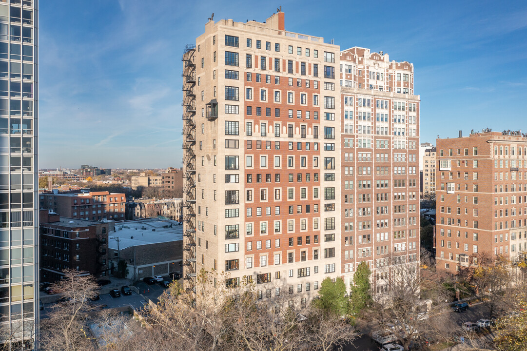 2430 N Lakeview Ave in Chicago, IL - Foto de edificio