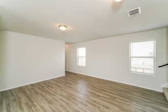 5230 Jade Crossing in San Antonio, TX - Building Photo - Building Photo