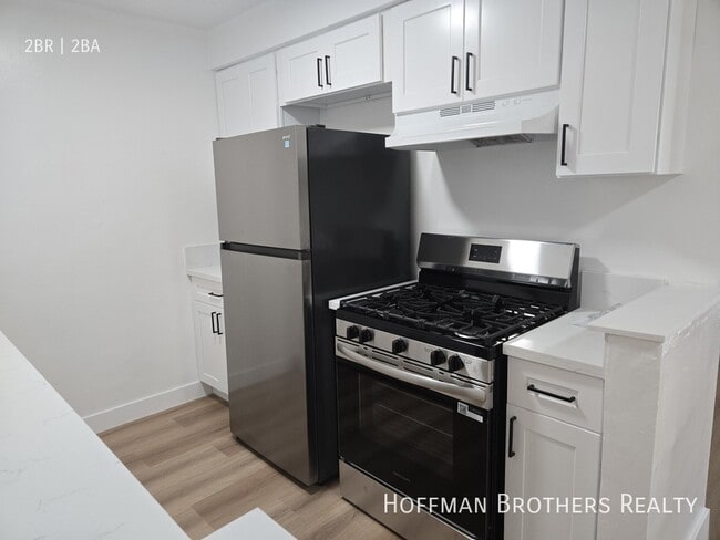 8206 Romaine St in West Hollywood, CA - Building Photo - Building Photo