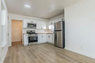 415 W Hutchins Pl in San Antonio, TX - Building Photo - Building Photo