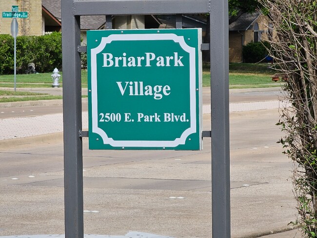 2500 E Park Blvd in Plano, TX - Building Photo - Building Photo