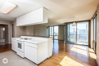 2 E Erie St in Chicago, IL - Building Photo - Building Photo