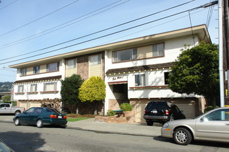 Park Plaza Apartments in Albany, CA - Building Photo - Building Photo