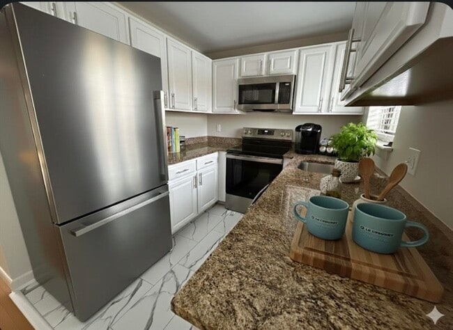 94 Charles River Rd in Waltham, MA - Building Photo - Building Photo