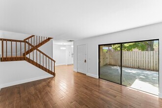 1204 12th Ln in Palm Beach Gardens, FL - Building Photo - Building Photo