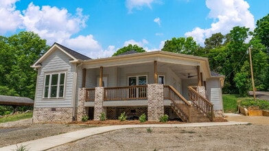 300 Forest Ave SW in Fort Payne, AL - Building Photo - Building Photo