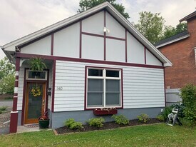 140 Church St, Unit 140 in Saratoga Springs, NY - Building Photo