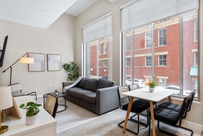 205 W 4th St