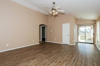 6440 Regina Dr in Fort Worth, TX - Foto de edificio - Building Photo