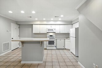 2710 Hodge Rd in Knoxville, TN - Building Photo - Building Photo