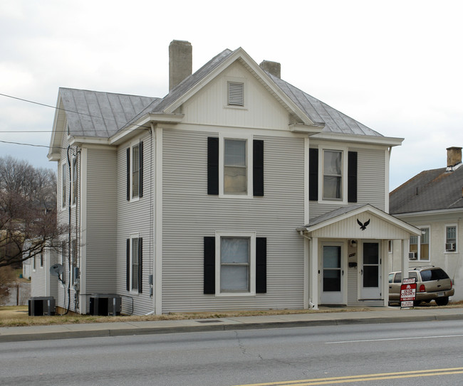 110 E Washington Ave in Vinton, VA - Building Photo - Building Photo