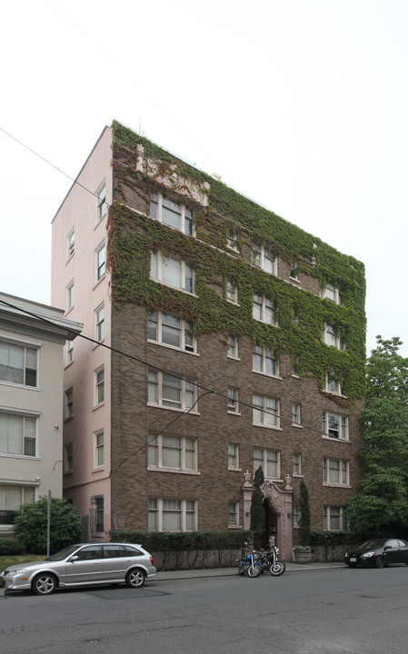 Emerald Arms in Seattle, WA - Building Photo