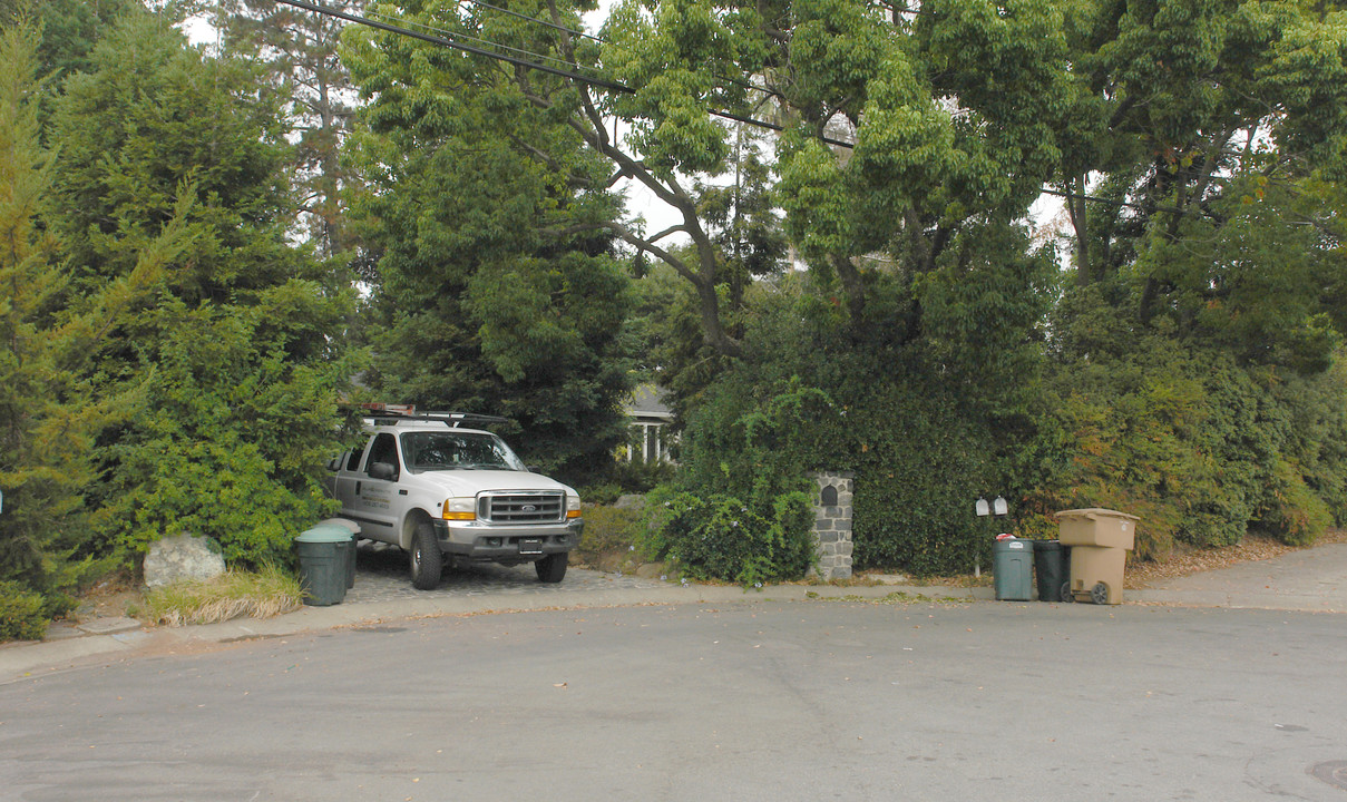 1681 Stevens Pl in Los Altos, CA - Building Photo