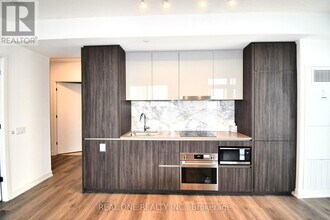 8 Interchange Wy in Vaughan, ON - Building Photo - Building Photo