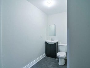 871 King St E in Hamilton, ON - Building Photo - Building Photo