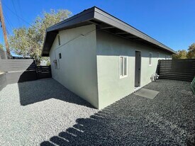 15484 5th St, Unit 15486 in Victorville, CA - Building Photo