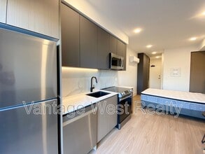 720-720 K. L. O. Rd in Kelowna, BC - Building Photo - Building Photo