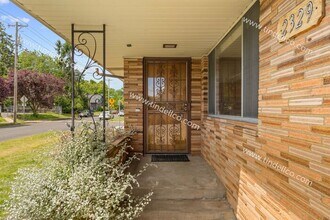 2329 N Bryant St in Portland, OR - Building Photo - Building Photo