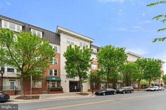 2665 Prosperity Ave in Fairfax, VA - Building Photo - Building Photo