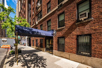 155 E 49th St in New York, NY - Building Photo - Building Photo