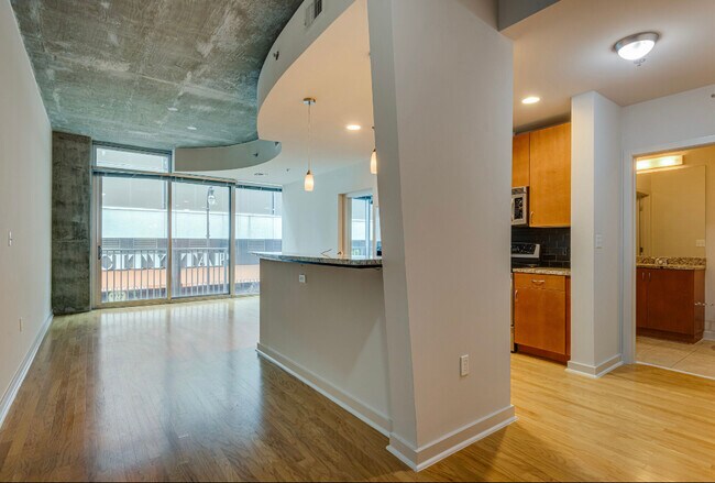 301 Demonbreun St, Unit 202 in Nashville, TN - Building Photo - Building Photo
