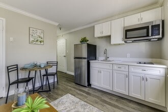 San Leandro Senior Living in San Leandro, CA - Foto de edificio - Building Photo