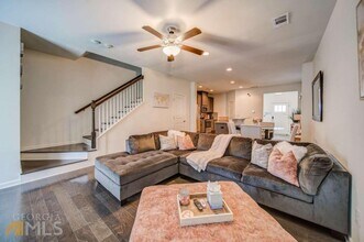 882 Ambient Way SW in Atlanta, GA - Foto de edificio - Building Photo