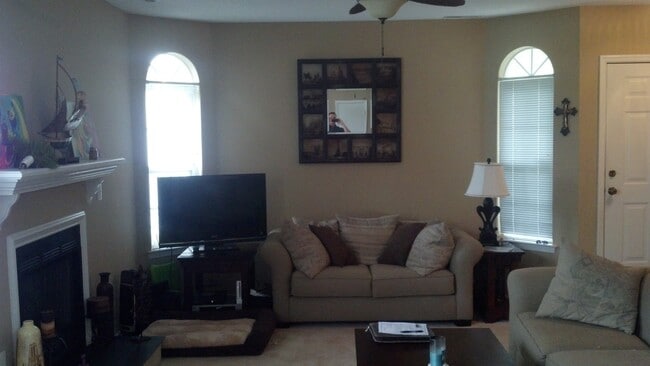 1208 Daylily Dr in Chesapeake, VA - Building Photo - Building Photo