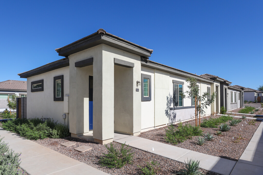 Hampton Meridian in Apache Junction, AZ - Building Photo