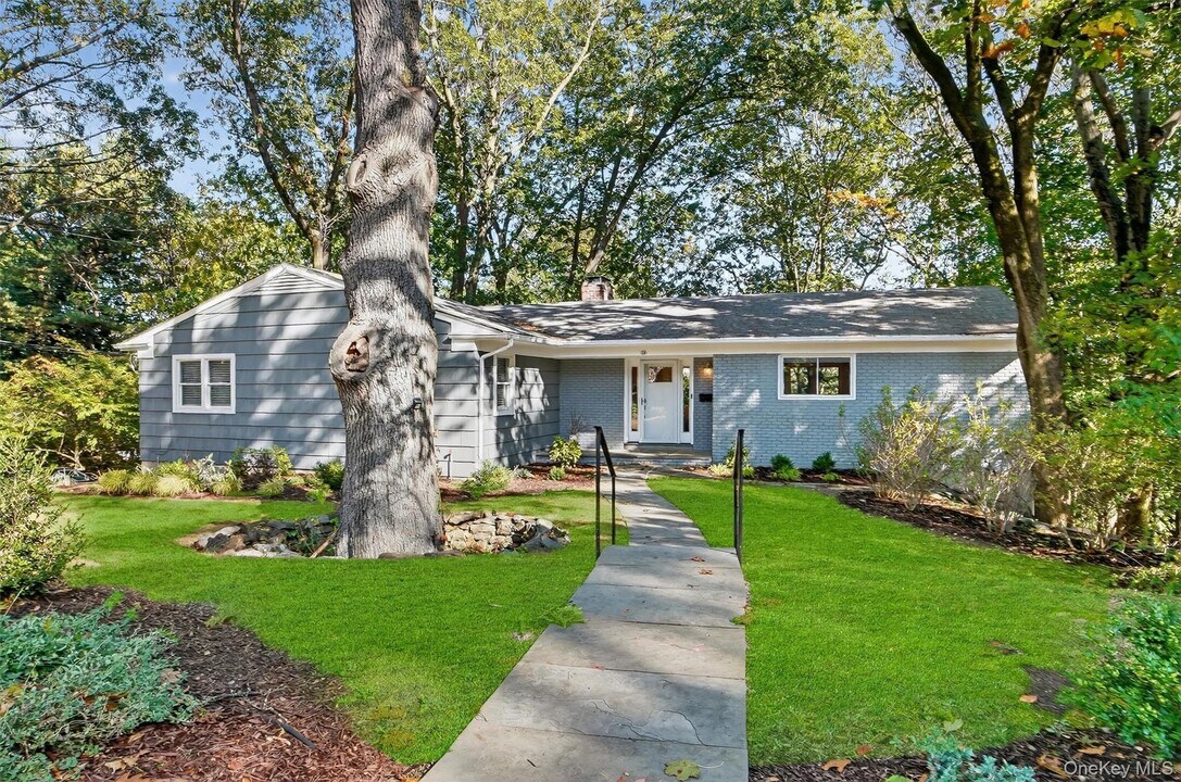 20 Summit Terrace in Dobbs Ferry, NY - Building Photo