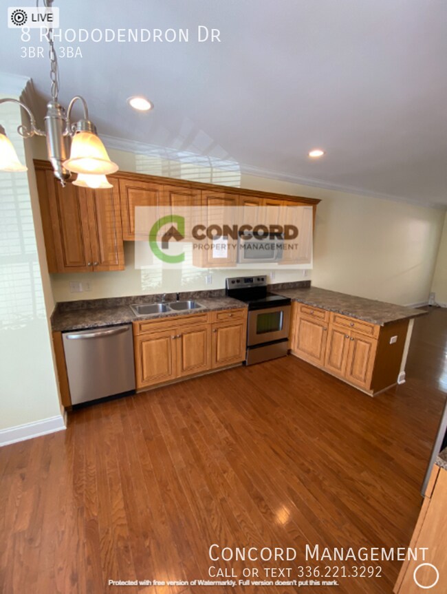 8 Rhododendron Dr in Greensboro, NC - Building Photo - Building Photo