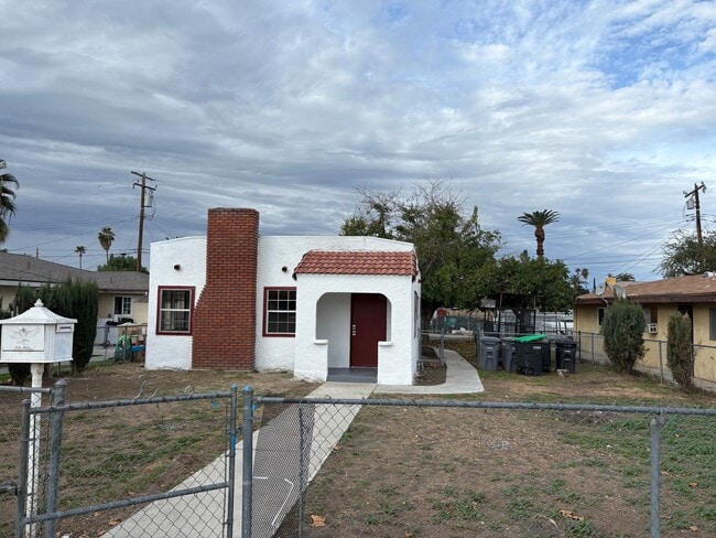 property at 439 N Santa Fe St