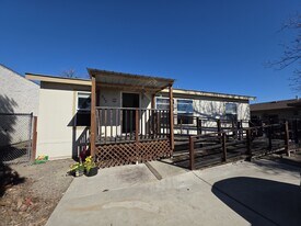 560 Canal St in Los Molinos, CA - Building Photo