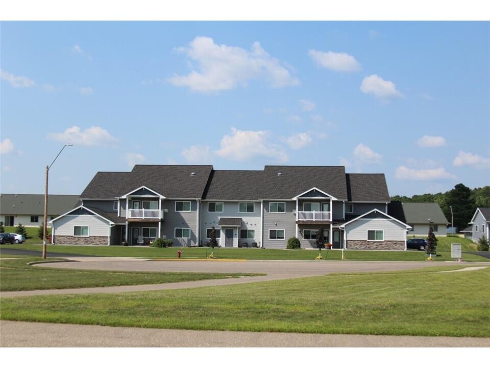 1889 Cypress Ct in Menomonie, WI - Building Photo