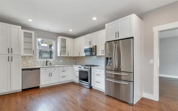 3505 Lancaster Dr NE in Salem, OR - Building Photo - Building Photo