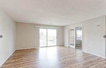 12180 Melody Dr in Westminster, CO - Foto de edificio - Building Photo